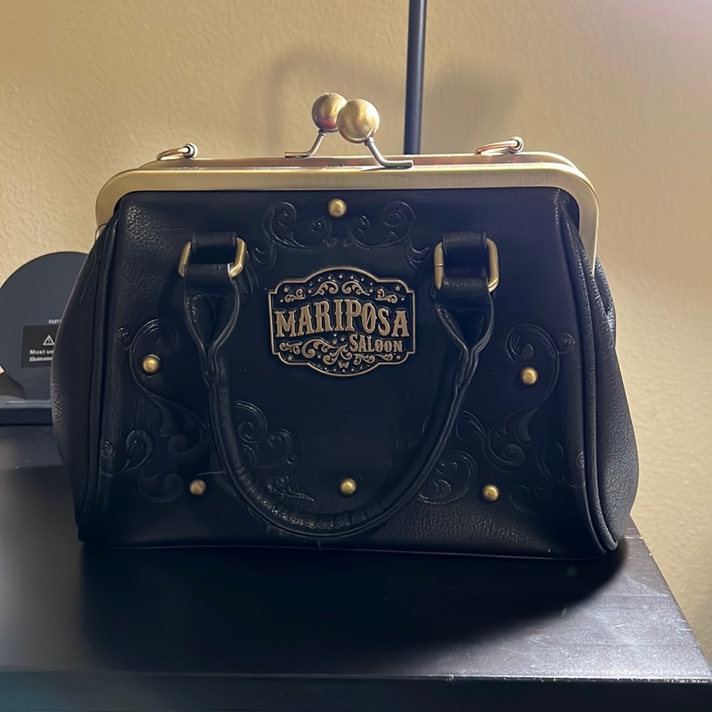 Beautiful Women’s Hand bag.